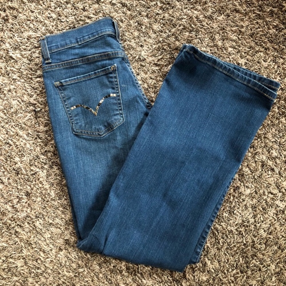 • 2/$10 • Slimming Boot Cut Levi’s Jeans